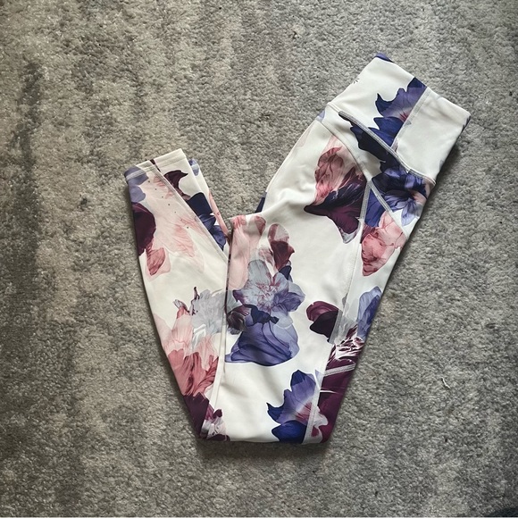 NWT Athleta Rainier printed tight floral night bloom white - Picture 2 of 5